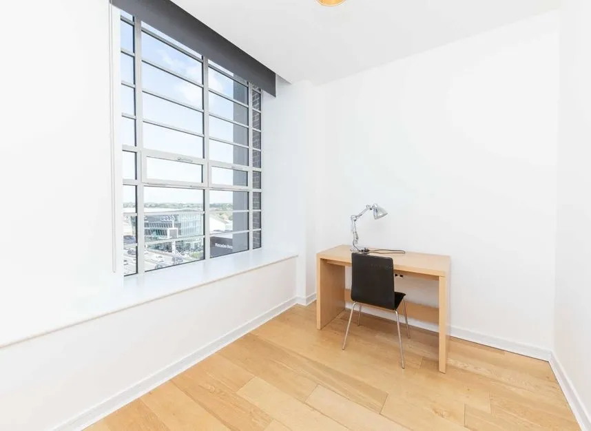 Great West Road, Brentford, TW8, photo 6