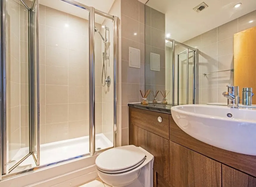 Great West Road, Brentford, TW8, photo 8