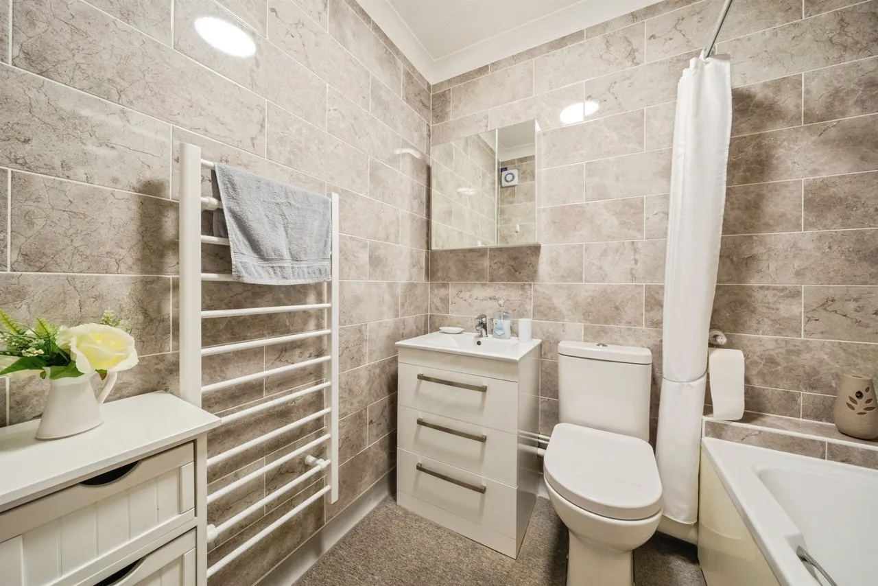 Sutton Road, Seaford, BN25, photo 9