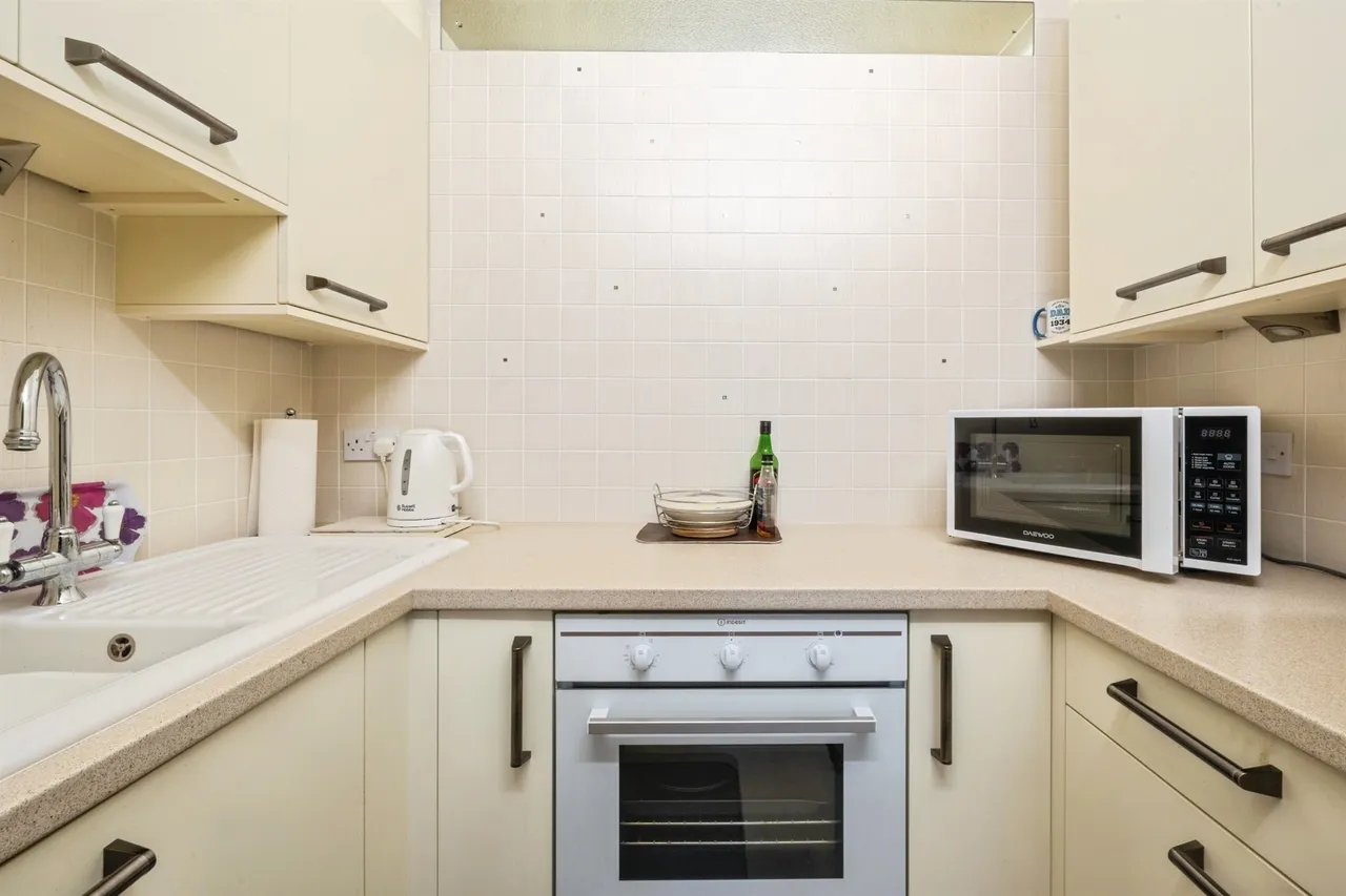 Sutton Road, Seaford, BN25, photo 3