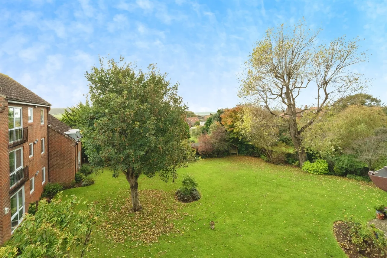 Sutton Road, Seaford, BN25, photo 2