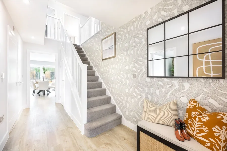 with 5 bedrooms in London Road, Newport, CB11, photo 6
