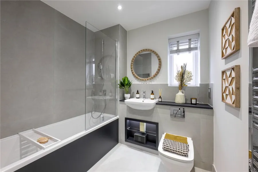 with 5 bedrooms in London Road, Newport, CB11, photo 10