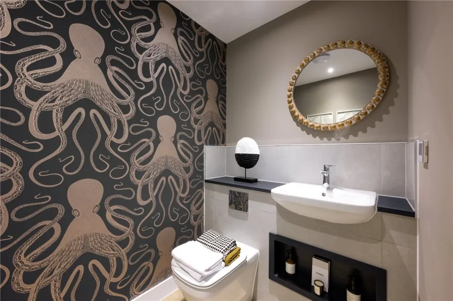 with 5 bedrooms in London Road, Newport, CB11, photo 14