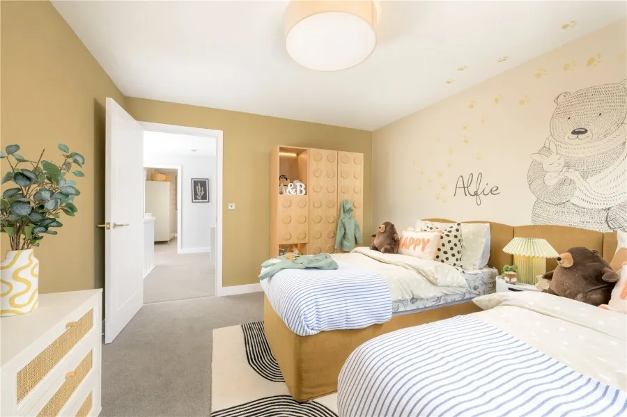 with 5 bedrooms in London Road, Newport, CB11, photo 8