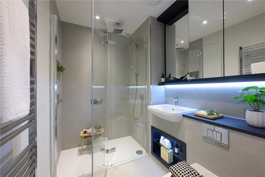with 5 bedrooms in London Road, Newport, CB11, photo 12