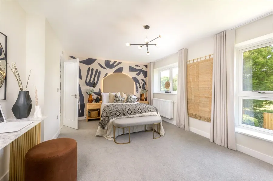 with 5 bedrooms in London Road, Newport, CB11, photo 13