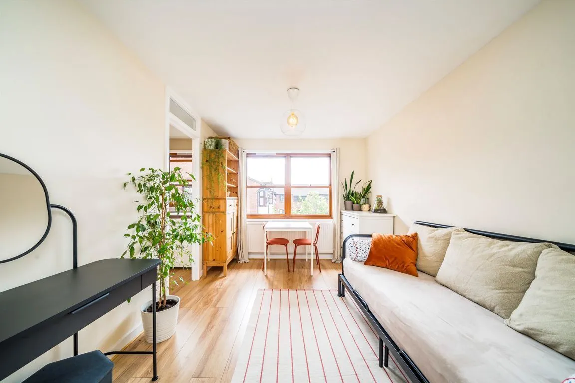 Holley Road, W3, photo 2