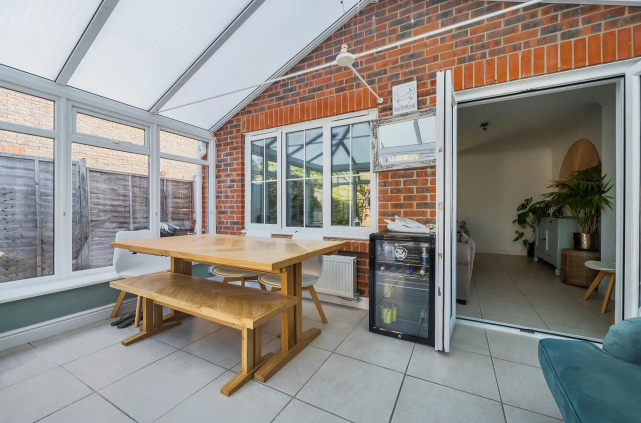 Caspian Close, Fishbourne, PO18, photo 9