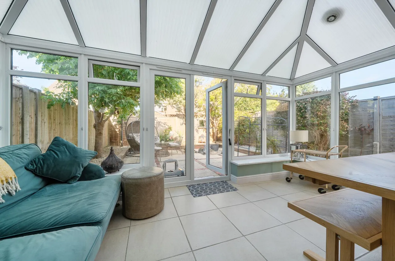 Caspian Close, Fishbourne, PO18, photo 3