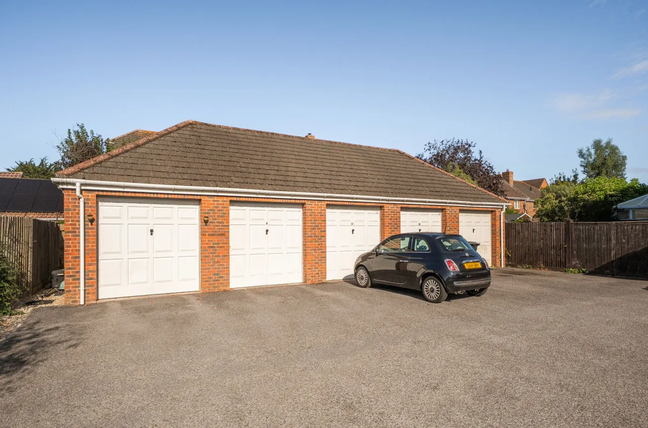 Caspian Close, Fishbourne, PO18, photo 20