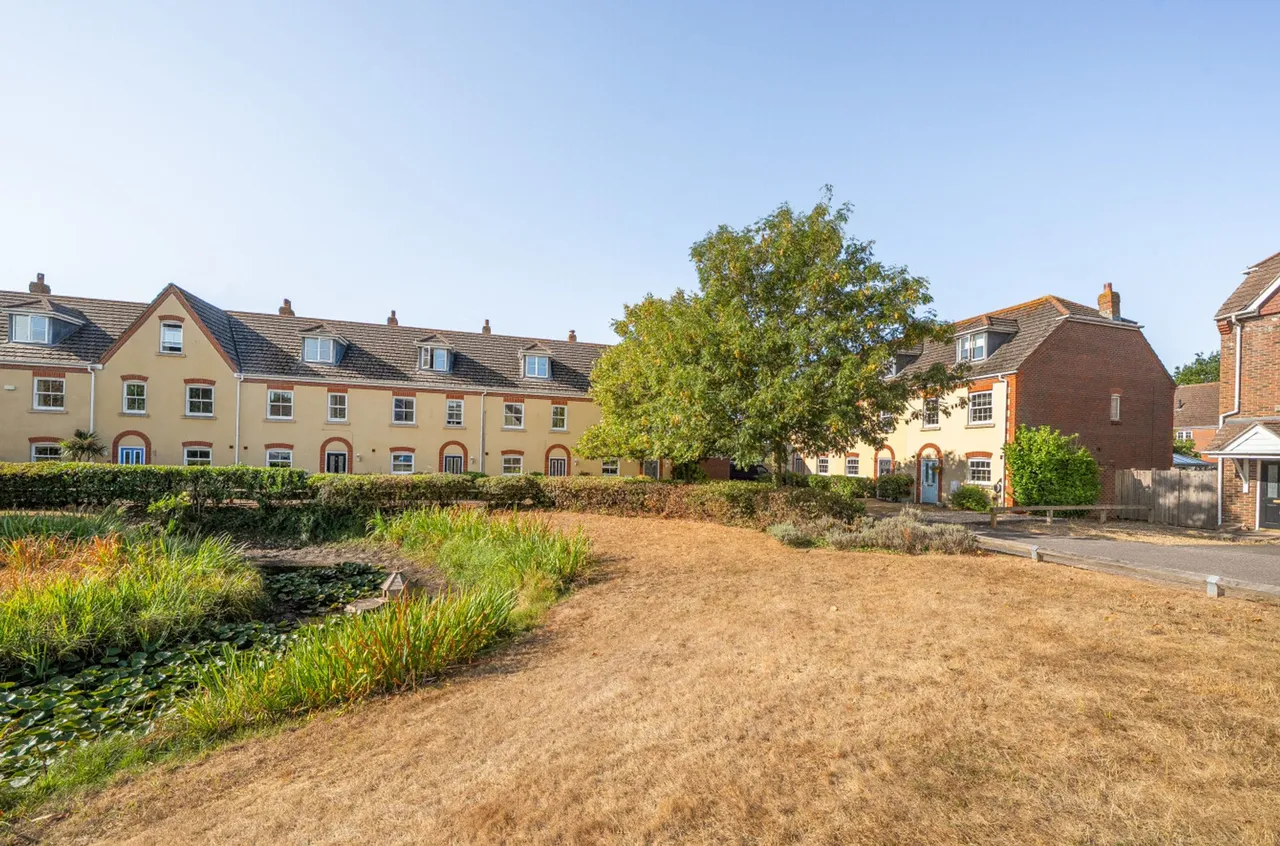 Caspian Close, Fishbourne, PO18, photo 23
