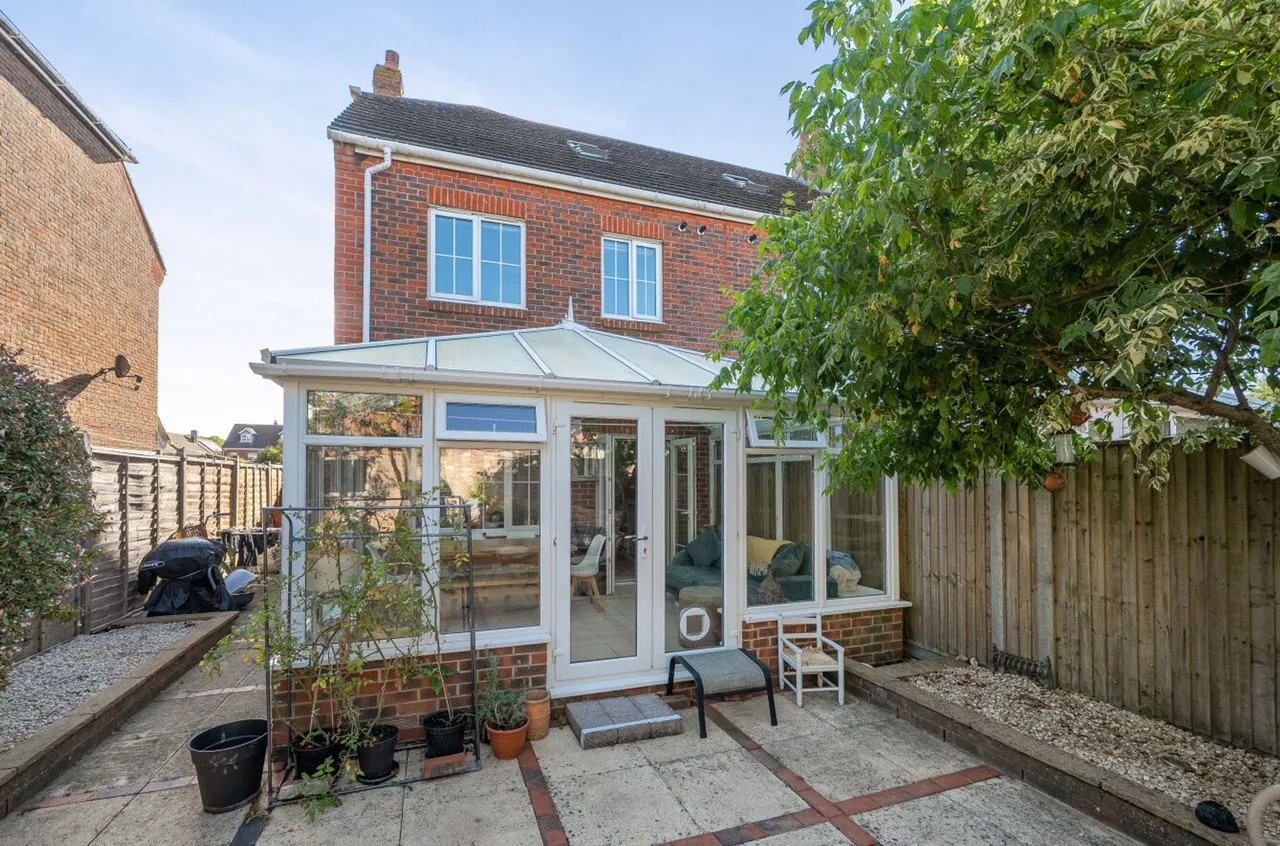 Caspian Close, Fishbourne, PO18, photo 8