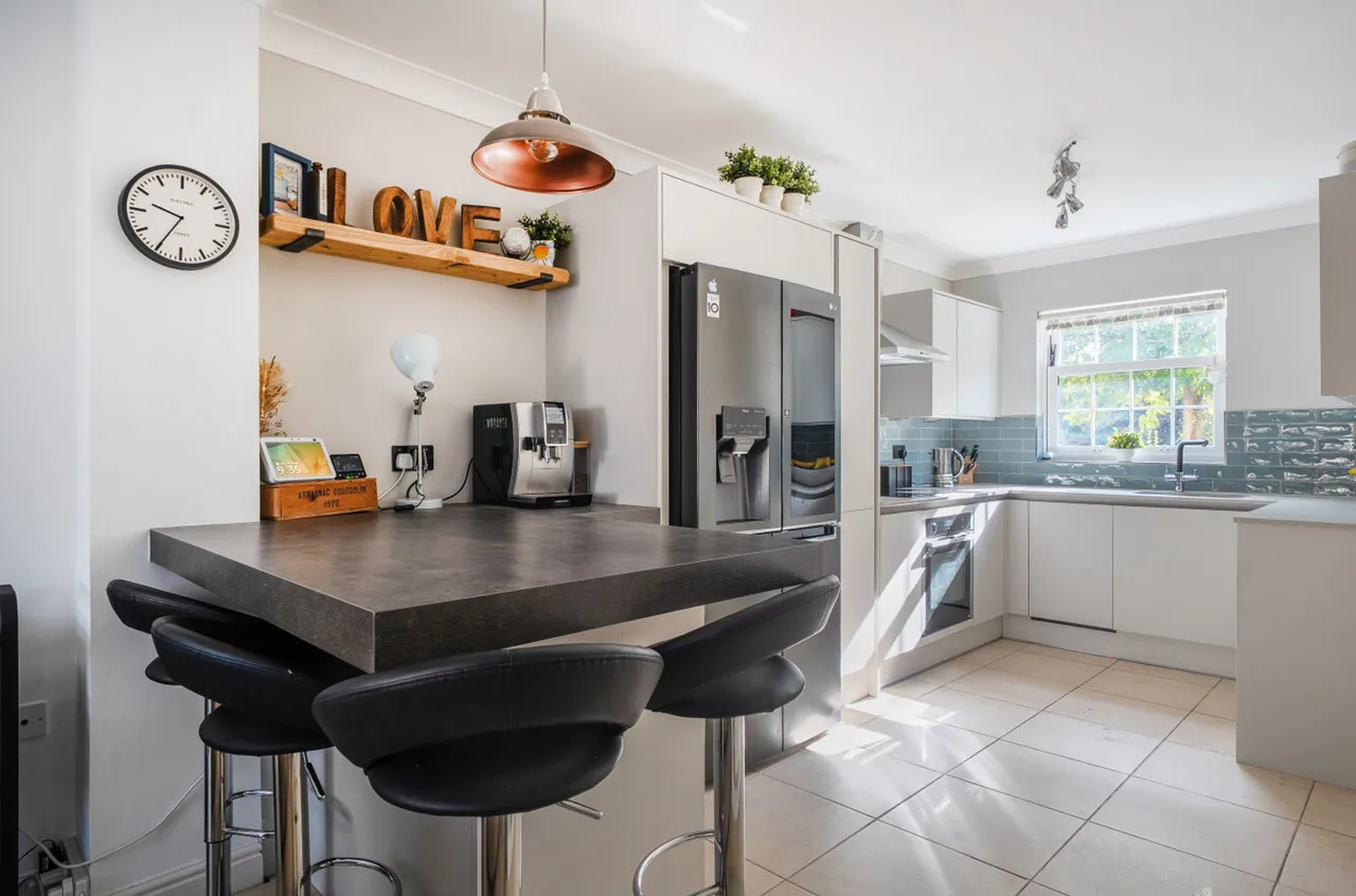 Caspian Close, Fishbourne, PO18, photo 12