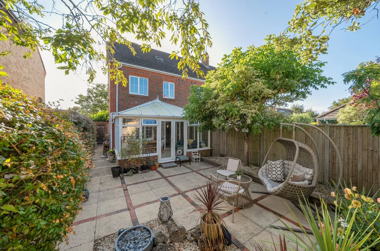 Caspian Close, Fishbourne, PO18, photo 6