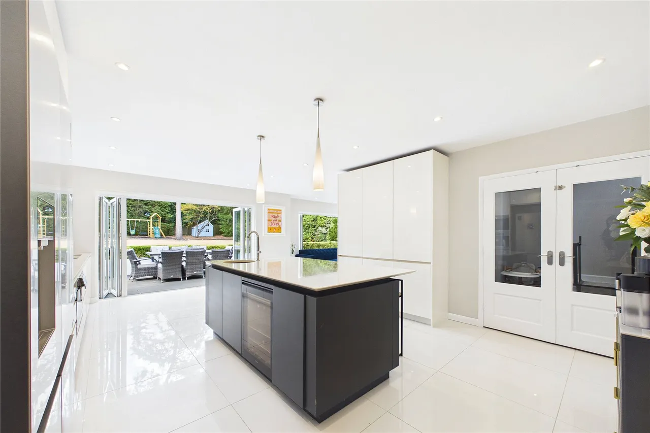 Parkway, Camberley, GU15, photo 3