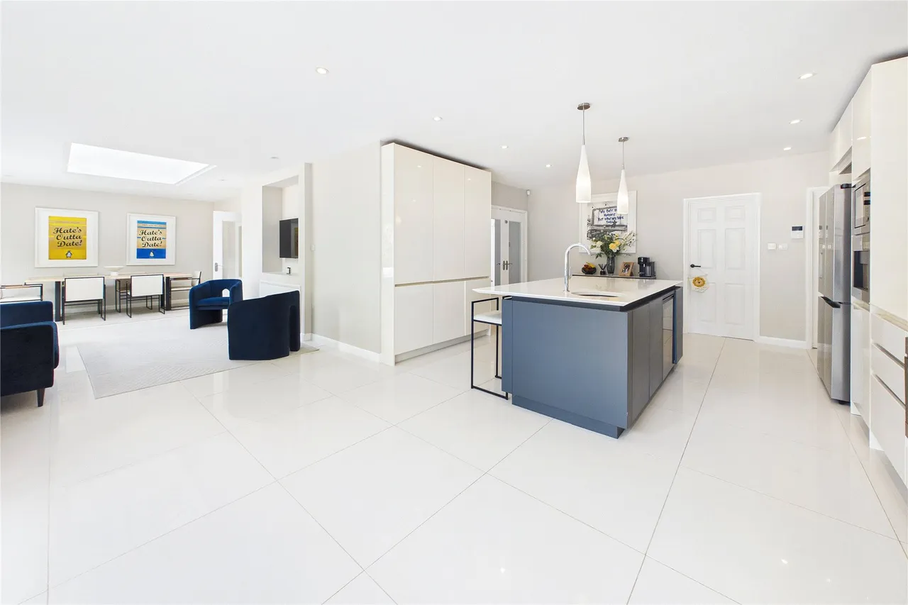 Parkway, Camberley, GU15, photo 5
