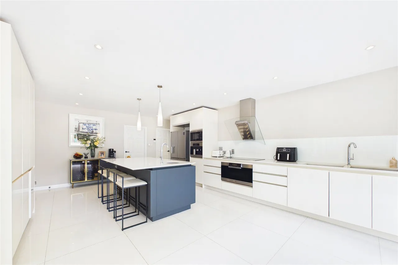 Parkway, Camberley, GU15, photo 4