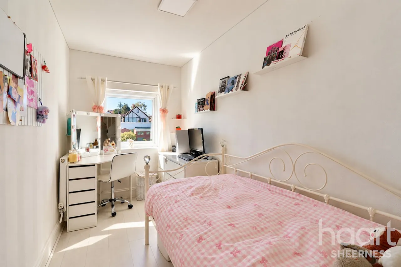 Scarborough Drive, Sheerness, ME12, photo 7