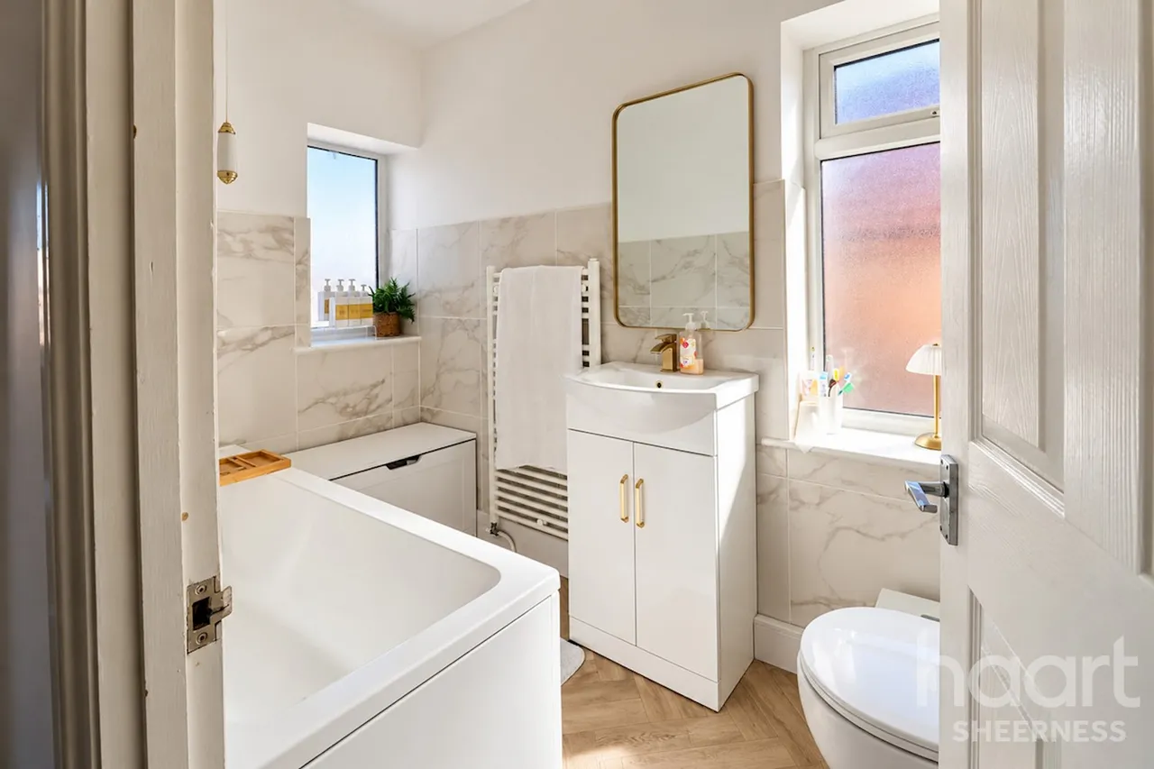 Scarborough Drive, Sheerness, ME12, photo 8