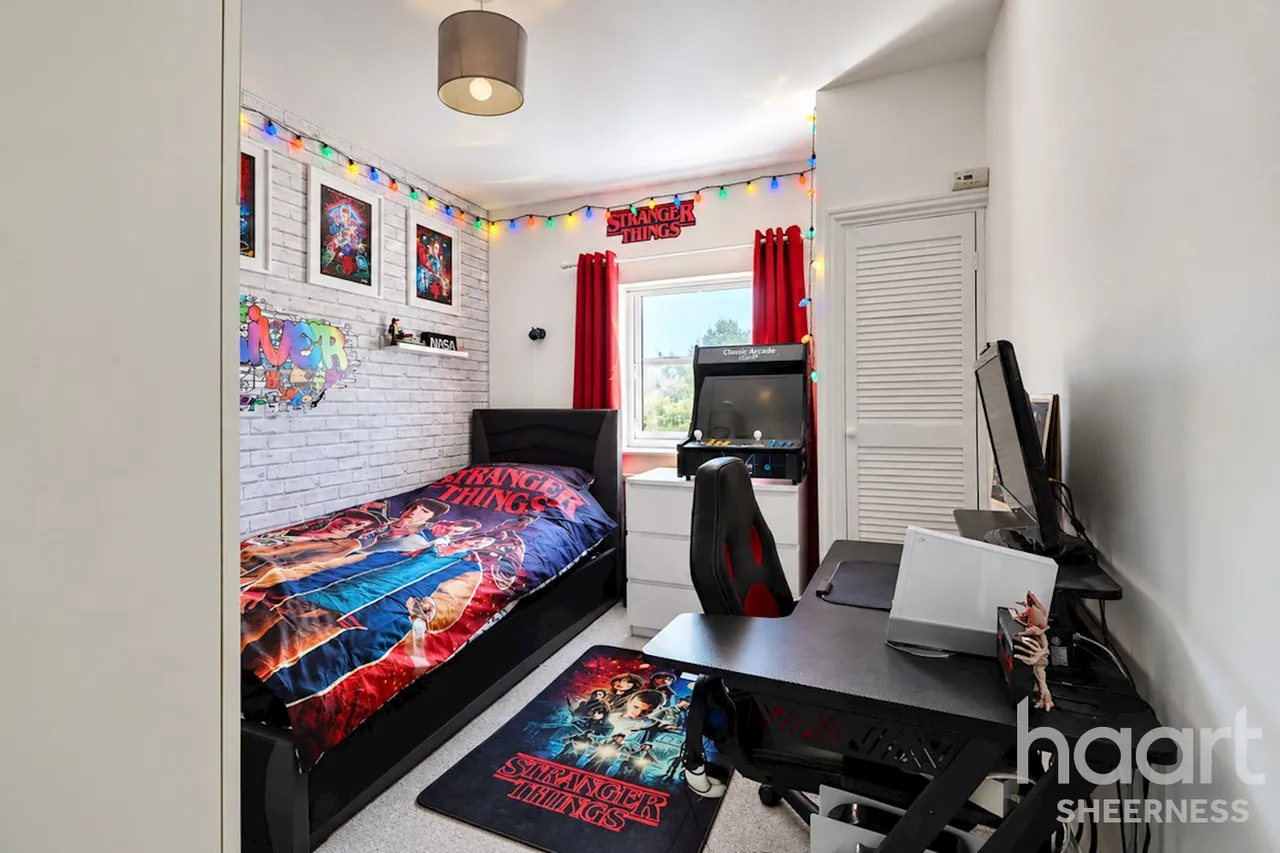 Scarborough Drive, Sheerness, ME12, photo 9