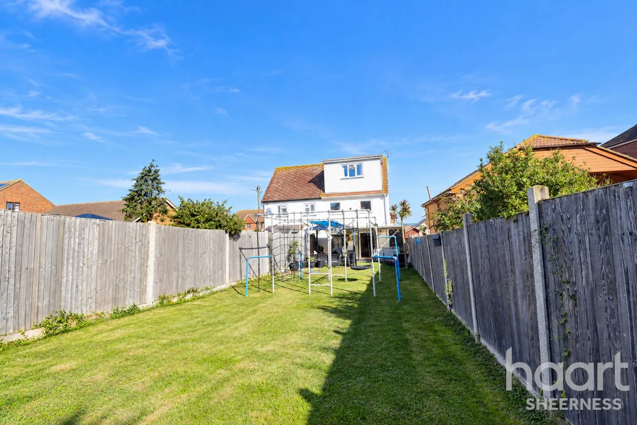 Scarborough Drive, Sheerness, ME12, photo 15