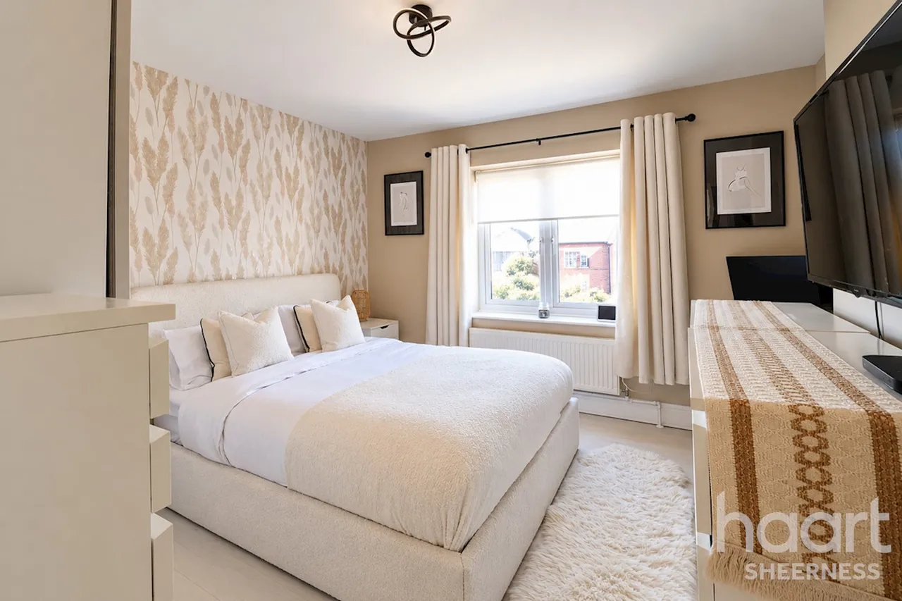 Scarborough Drive, Sheerness, ME12, photo 11