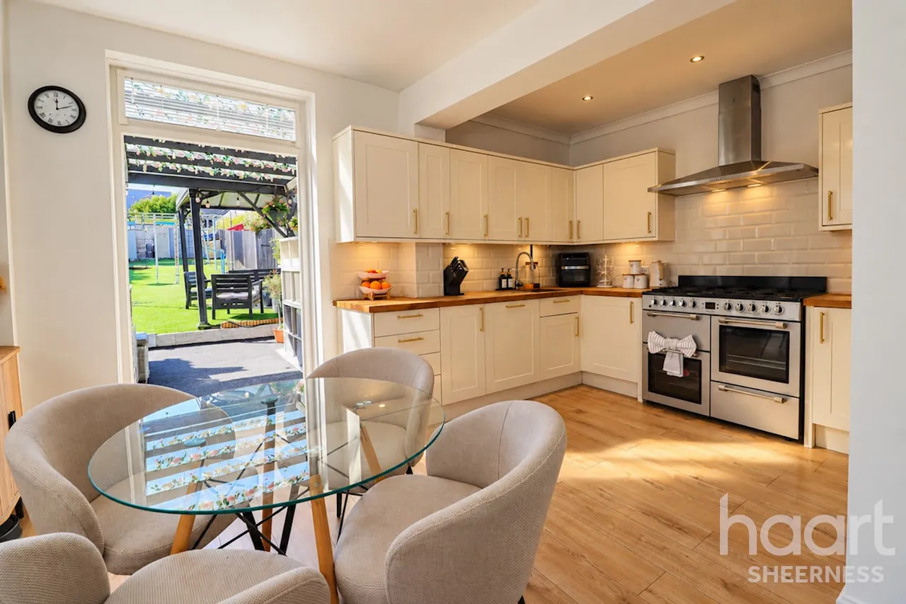 Scarborough Drive, Sheerness, ME12, photo 4