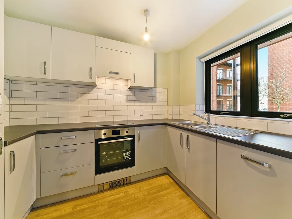 Market Street, Newbu, RG14, photo 10