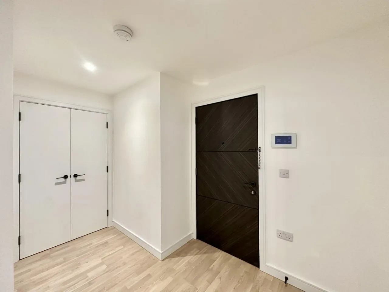 1 bed flat for sale, Greenleaf Walk, Southall, UB1