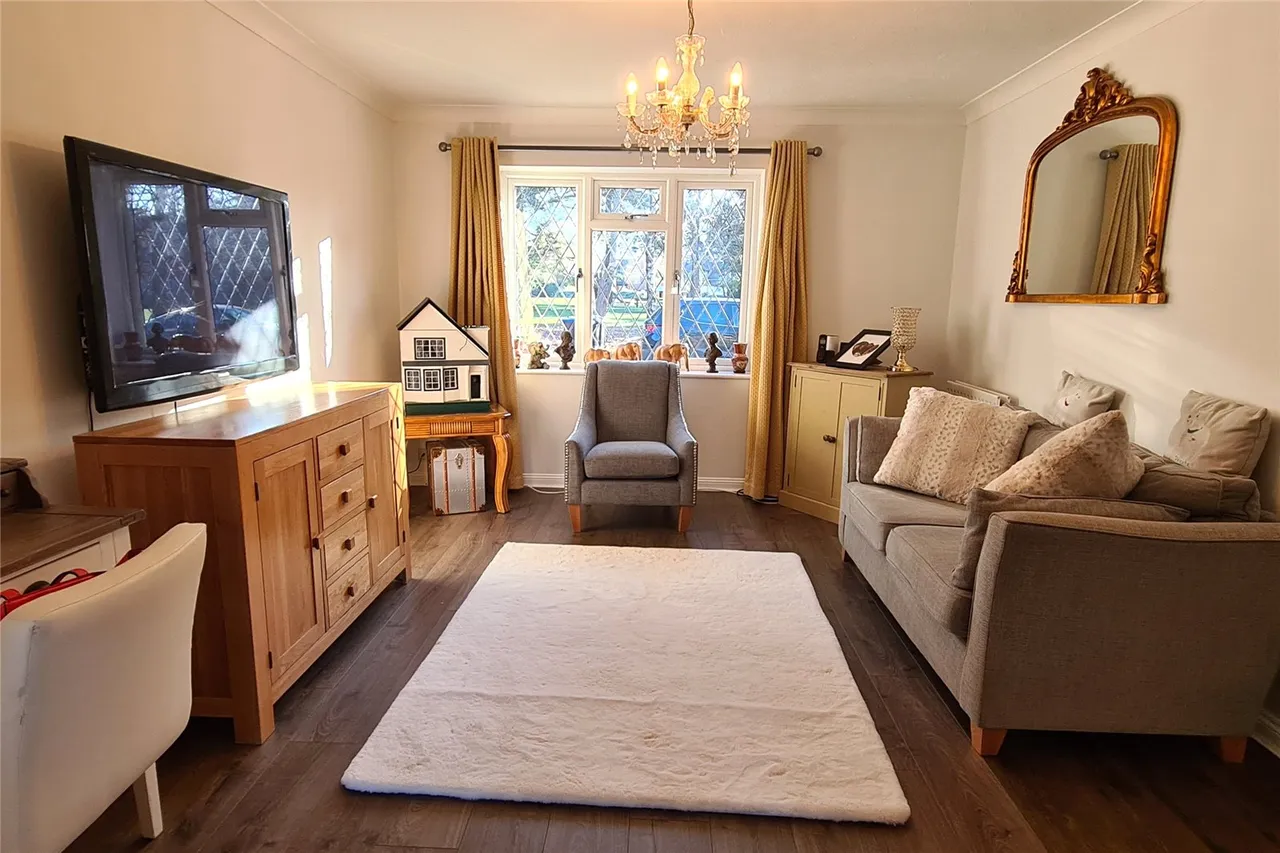 Cheylesmore Drive, Frimley, Camberley, Surrey, GU16 9BN, photo 2