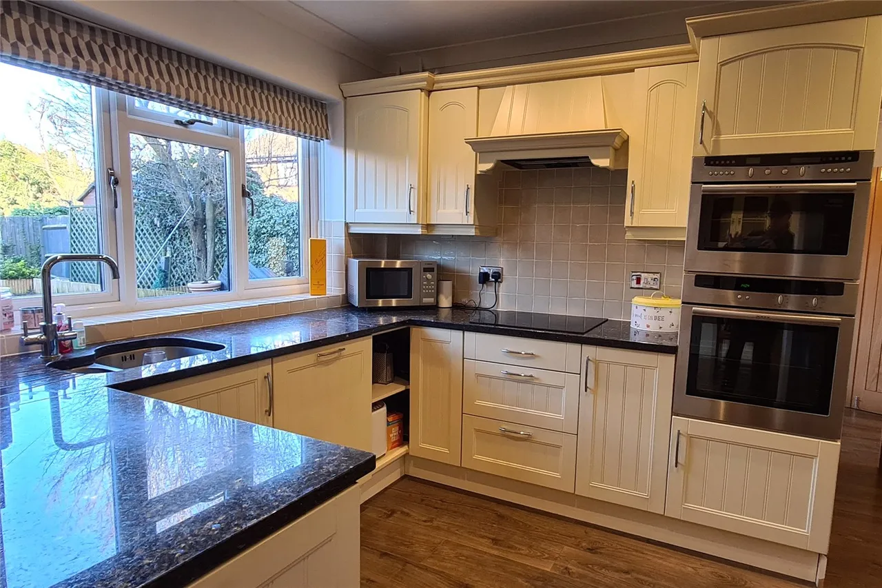 Cheylesmore Drive, Frimley, Camberley, Surrey, GU16 9BN, photo 4