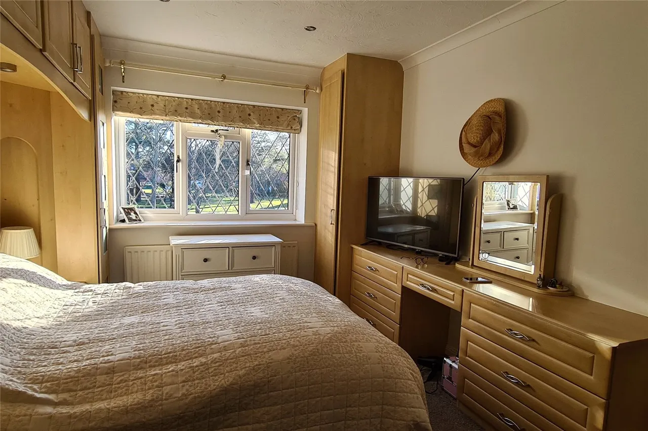 Cheylesmore Drive, Frimley, Camberley, Surrey, GU16 9BN, photo 14