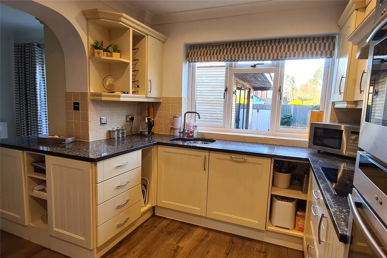 Cheylesmore Drive, Frimley, Camberley, Surrey, GU16 9BN, photo 17