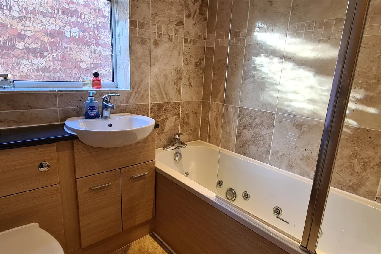 Cheylesmore Drive, Frimley, Camberley, Surrey, GU16 9BN, photo 16