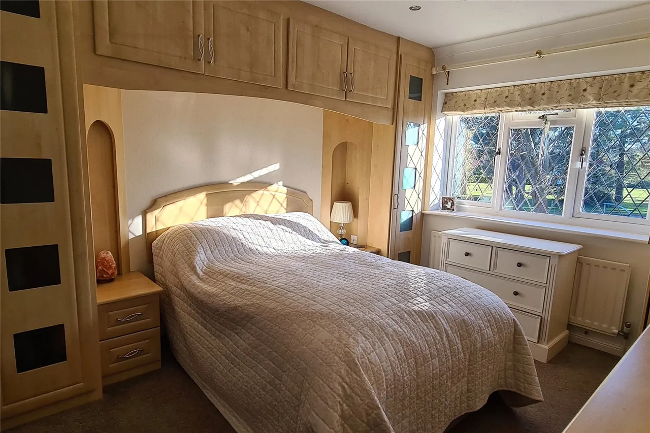 Cheylesmore Drive, Frimley, Camberley, Surrey, GU16 9BN, photo 5