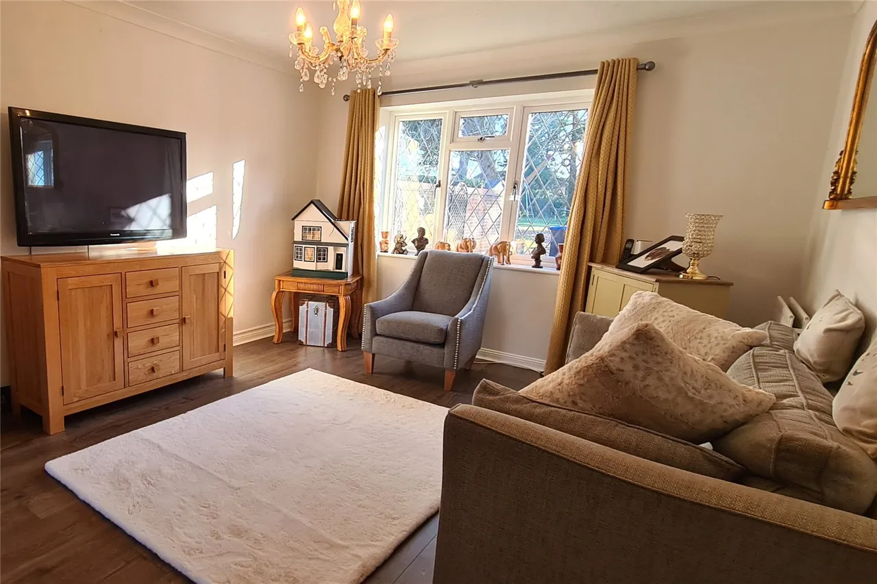 Cheylesmore Drive, Frimley, Camberley, Surrey, GU16 9BN, photo 18