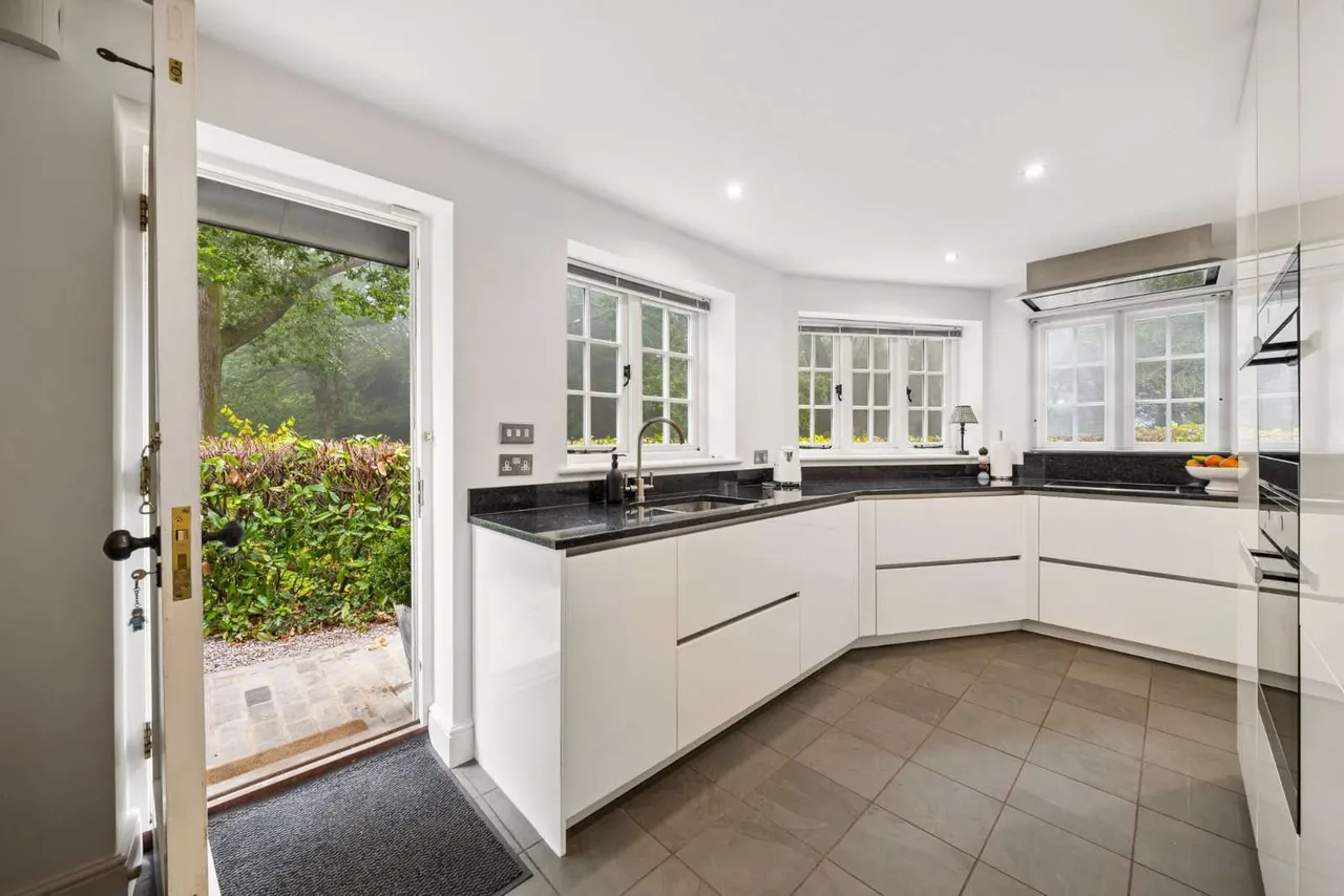Highercombe Road, Haslemere, GU27, photo 3