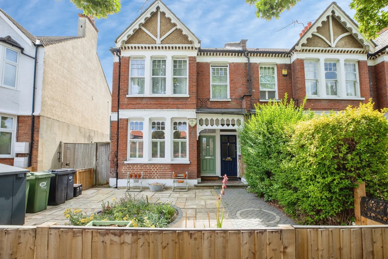 2 bed flat for sale, Weir Road, Balham, SW12