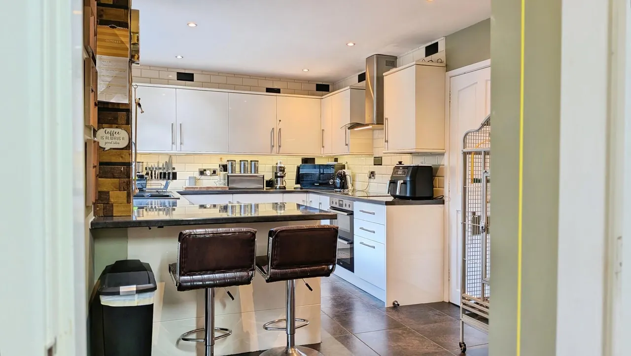 Esther Street, Greenacres, OL4, photo 10