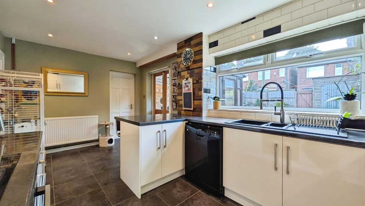 Esther Street, Greenacres, OL4, photo 14