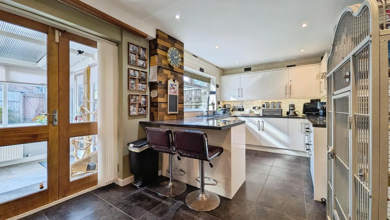Esther Street, Greenacres, OL4, photo 9