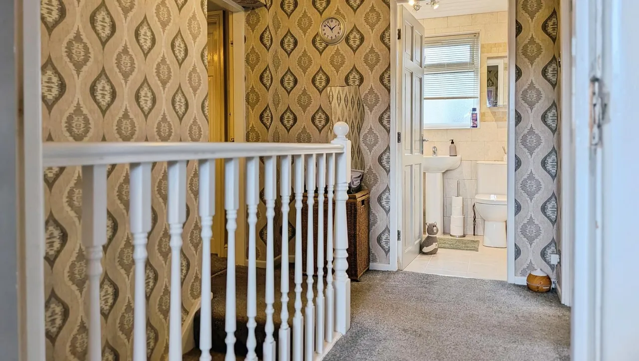 Esther Street, Greenacres, OL4, photo 19