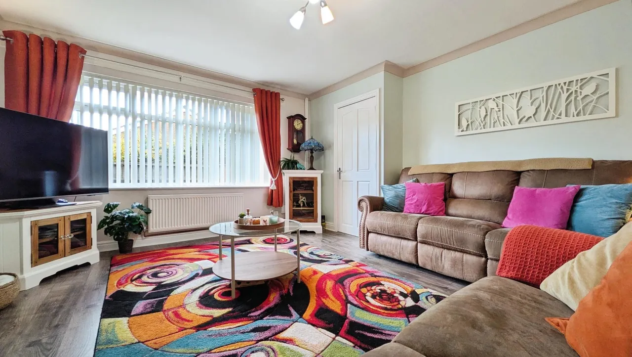 Esther Street, Greenacres, OL4, photo 5
