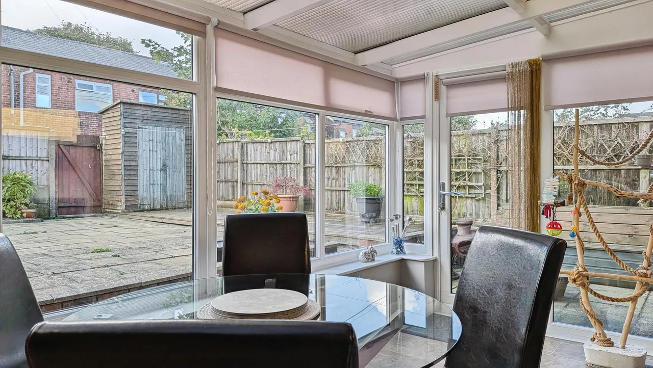 Esther Street, Greenacres, OL4, photo 16