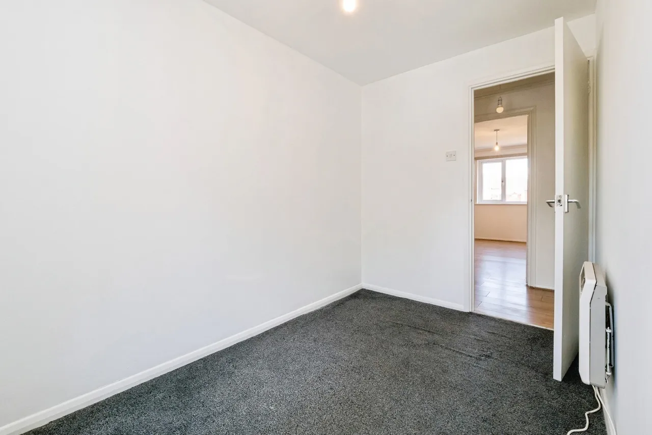 Latimer Drive, Hornchurch, RM12, photo 8