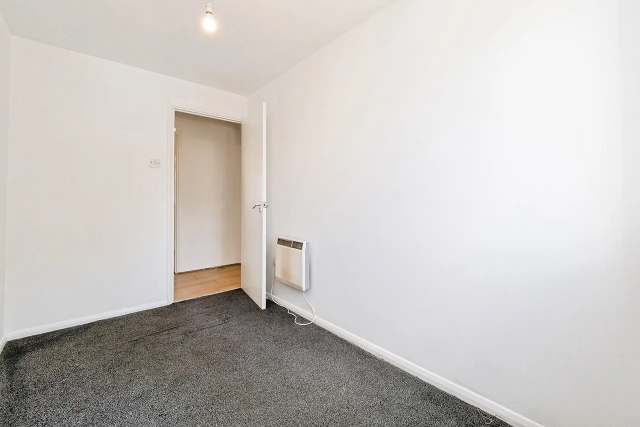 Latimer Drive, Hornchurch, RM12, photo 9