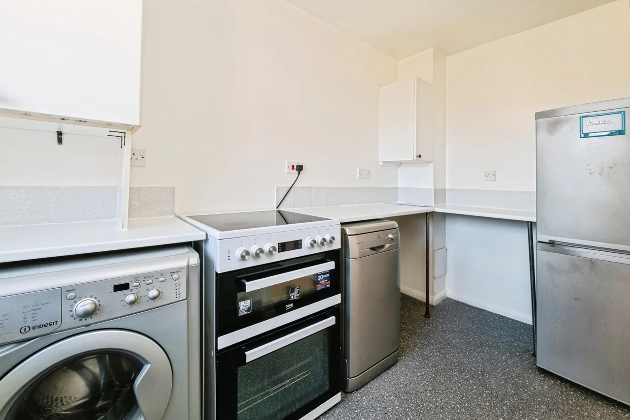 Latimer Drive, Hornchurch, RM12, photo 2