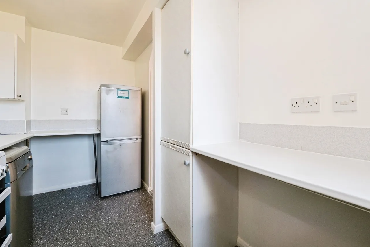 Latimer Drive, Hornchurch, RM12, photo 15