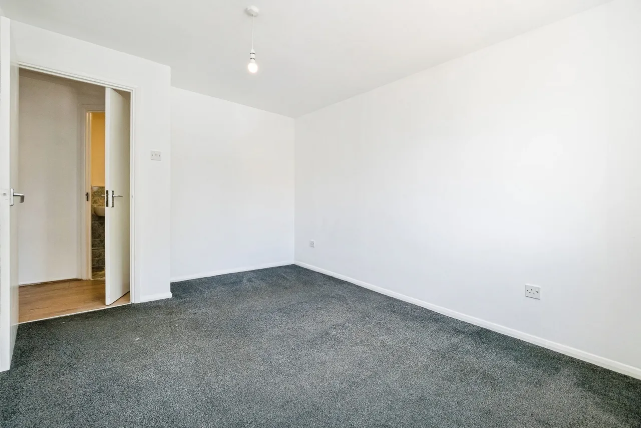 Latimer Drive, Hornchurch, RM12, photo 13